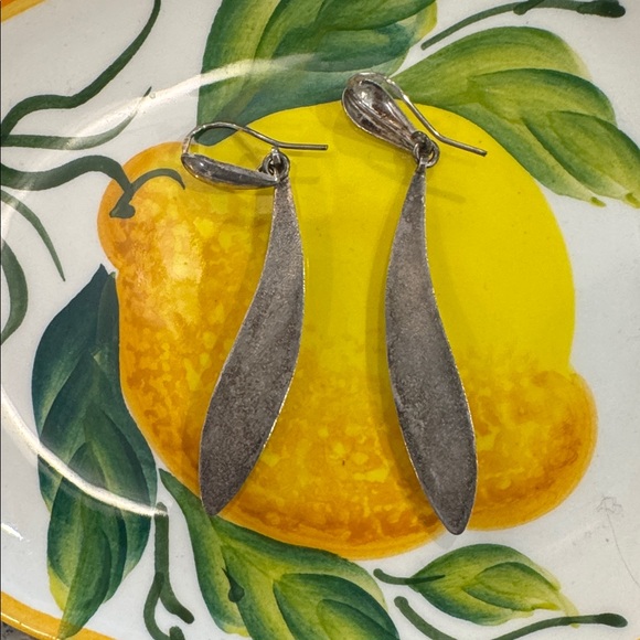 Elegant Silver and Amber Drop Earrings. - Picture 3 of 3